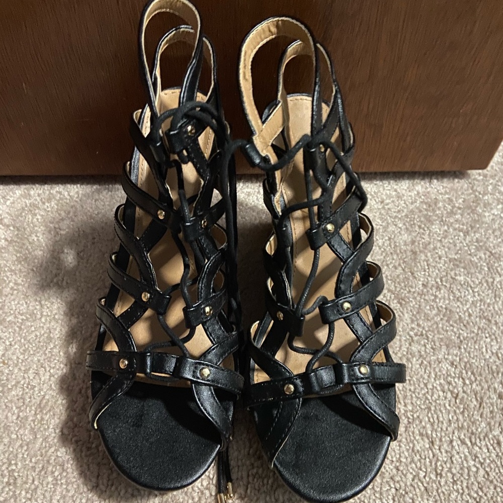 Black wedges